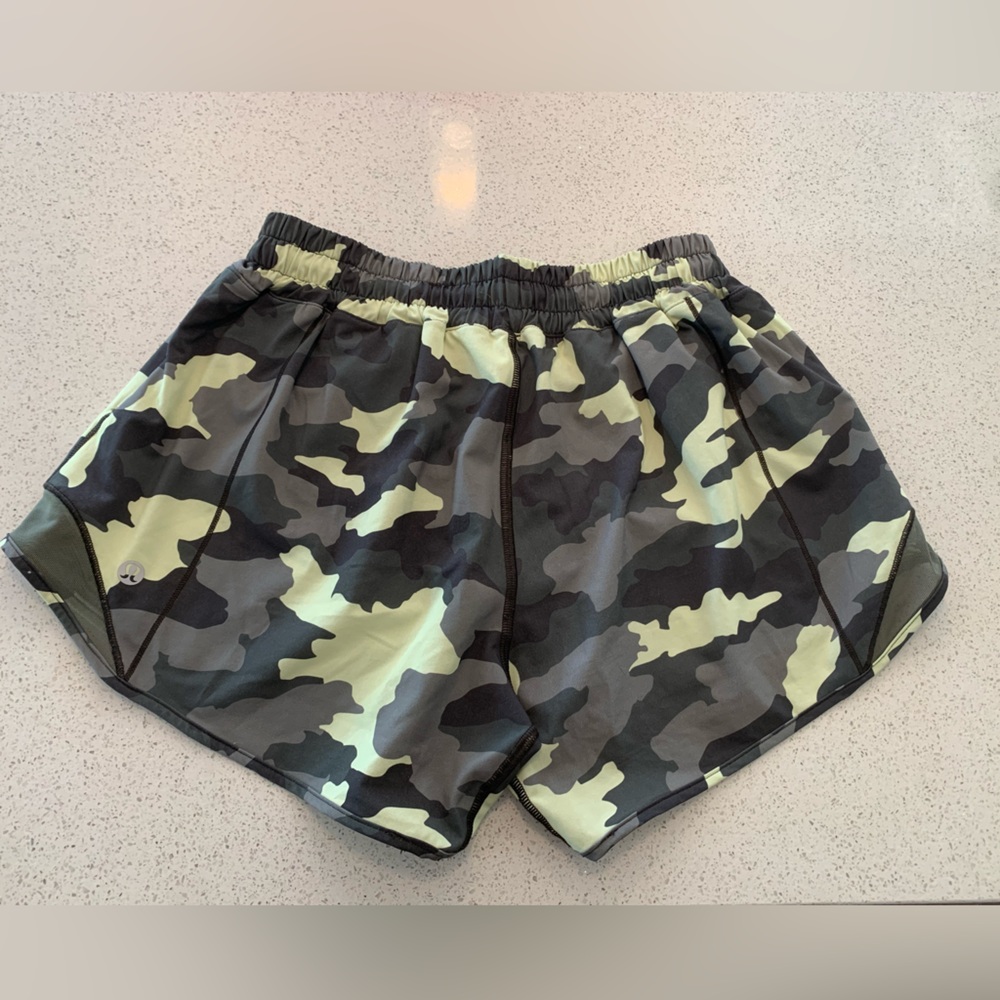 Lululemon Hotty Hot Low Rise 4” Shorts